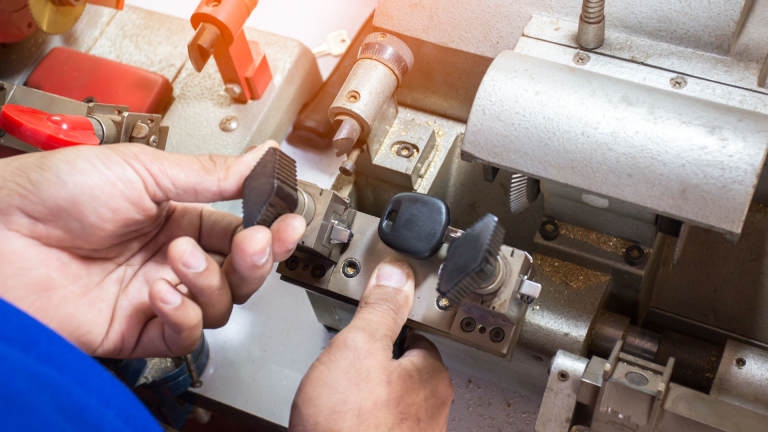 Let us present the reasons for considering us as your industrial locksmith service provider :